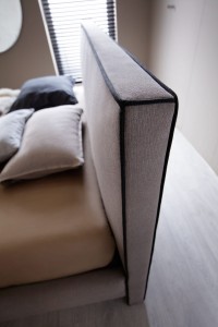 Łóżko tapicerowane z wezgłowiem 140 cm Winter Meble skrzyniowe