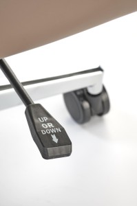 Fotel obrotowy - brązowy - Arveno Halmar