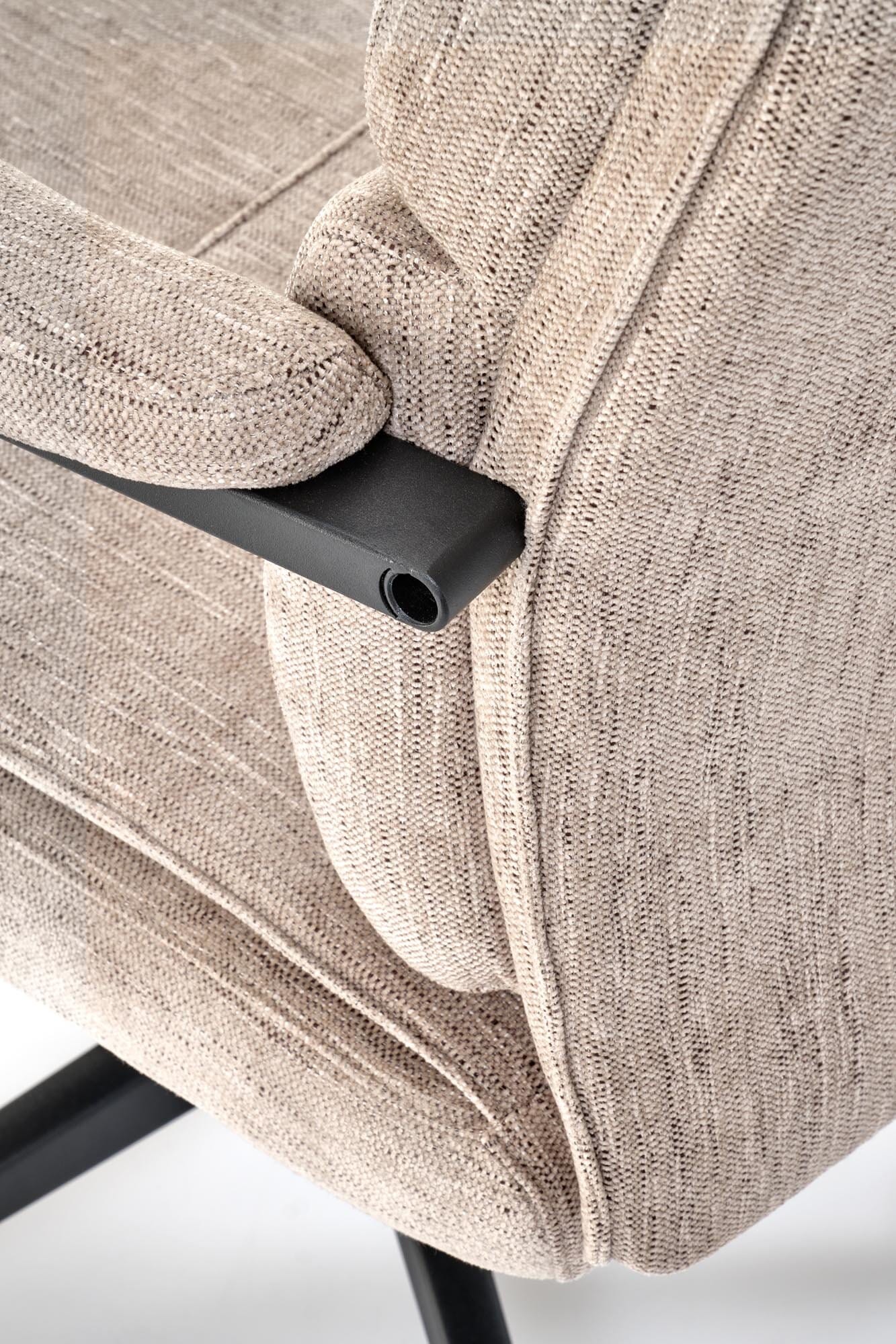 42a40b9db11c28f2965bf126ef88c15a