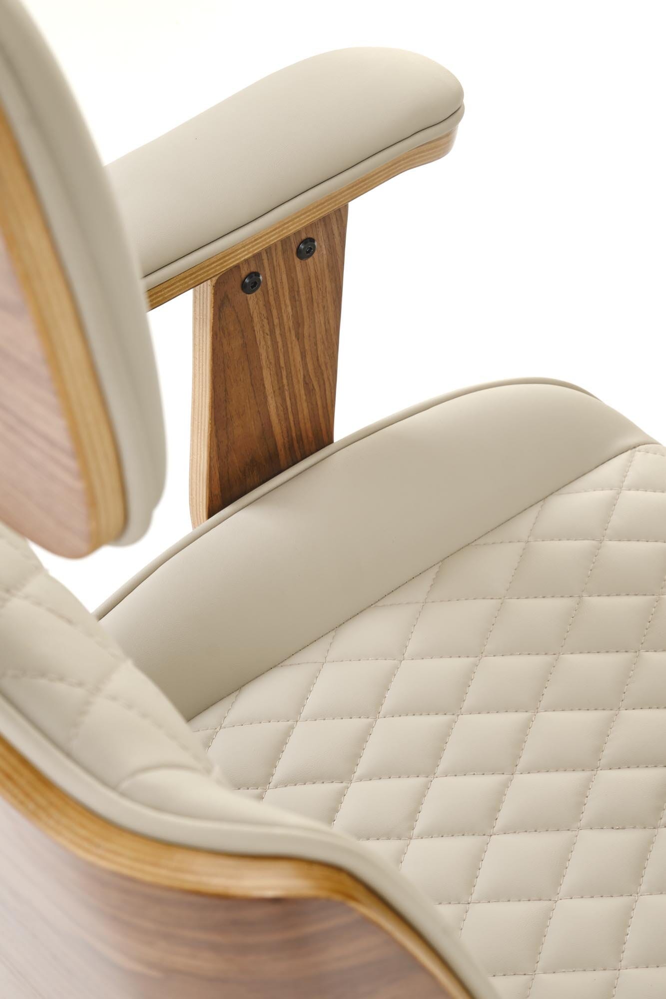 19620e7a0f4b0a4a2284065e8620e813